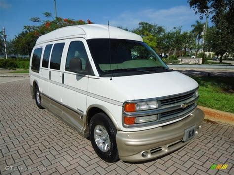 Summit White 2002 Chevrolet Express 1500 Passenger Conversion Van