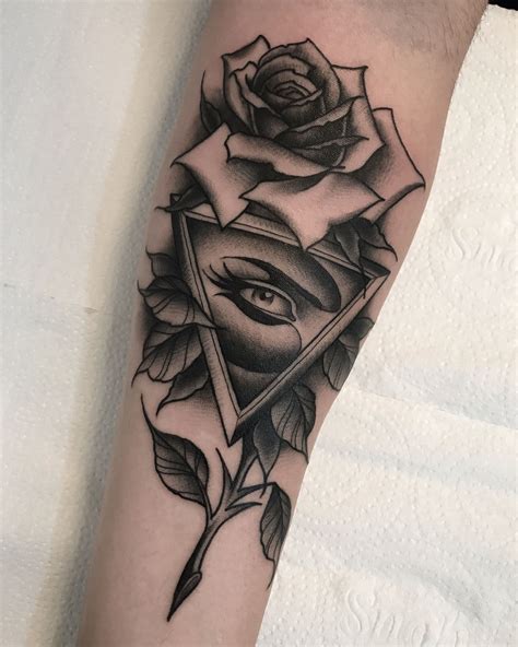 Eye And Roses Tattoo By Carlos Albuquerque Tattoos Mandala Tattoo