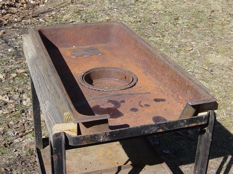 In this instructable you will learn how to make a charcoal / coal burning forge from firebrick, a few steel plumbing parts, a steel sheet, some cinder blocks and a blower unfortunately i ran out of money before i could finish the forge, in total it should cost around $ 50 usd depending how fancy you want it. Today I decided to start making a coal forge. I picked up an old cast iron sink from the dump ...