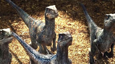Jurassic Park Just The Two Raptors 110 Deluxe Art Scale Limited Edition Statue