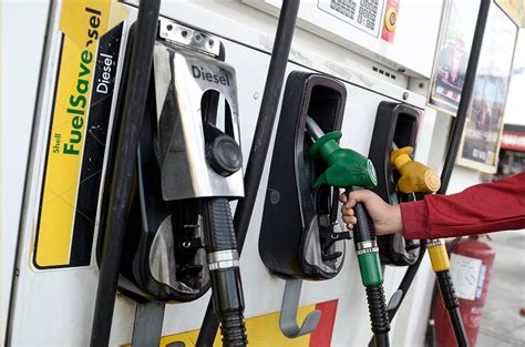 According to finance minister malaysia, zafrul abdul aziz, he stated that the price will not exceed the setup price and this decision is made to help the consumers from the effects of the. Petrol Price Malaysia 14 - 20 Nov 2020 (RON 95, RON 97 ...