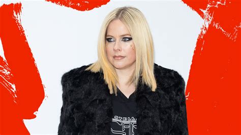 Avril Lavigne Confronted A Topless Protestor At The Juno Awards Glamour Uk 118金博宝app 188app