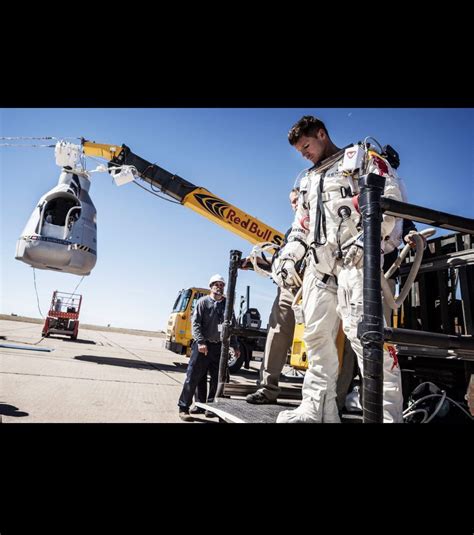Physical vs mental challenges of red bull stratos. Red Bull Stratos: Le saut stratosphérique de Baumgartner ...