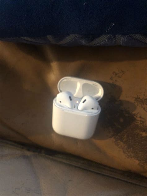 How Do I Fix This My Airpods Just Keep Blinking Orange I Used My