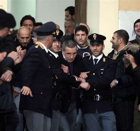 Michele zagaria, alleged head of the casalesi clan of the camorra, a web of criminal police said there were five metres of reinforced concrete between zagaria's bunker and the floor of the house in. Arresto di michele zagaria 4 - Dago fotogallery