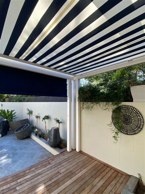 Black And White Outdoor Fabrics Looking Amazing On This Outdoor Area