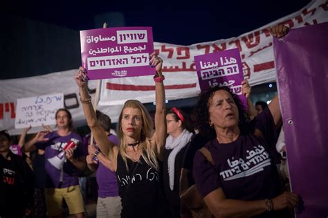 Tel Aviv Des Milliers De Juifs Et Darabes Se Rassemblent Pour La Coexistence The Times Of
