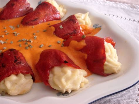 Son una solución estupenda como receta de aprovechamiento. Pimientos rellenos de Bacalao - Mil Recetas