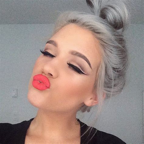 Grey Locks And Bright Lips Silver Hair Gorgeous Makeup Hair Makeup