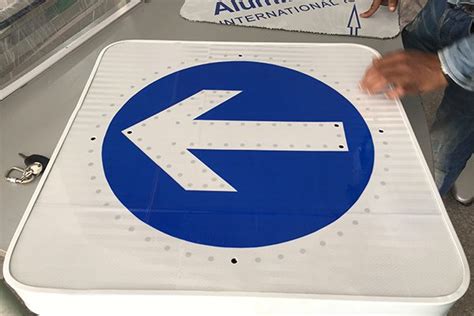 Fabricant de panneau et plaques de signalisation au Maroc | Electroline