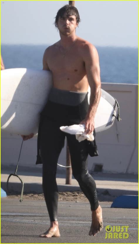 Jacob Elordi Is Showing Off His Abs While At The Beach In Malibu