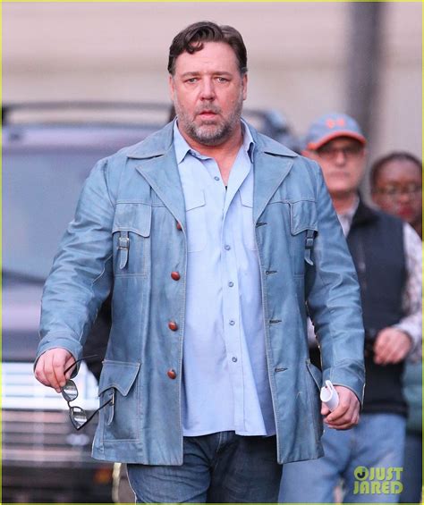 Ryan Gosling Looks Messy But Hot On The Nice Guys Set Photo 3292405 Russell Crowe Ryan