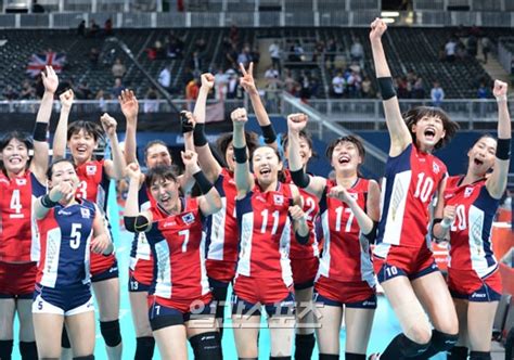 주전급 선수들이 대거 부상 재활 때문에 빠져 있다. 한국여자배구, '랭킹 1위' 미국 깰 수 있다 | JTBC 뉴스