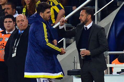 Fenerbahçe spor kulübü, takımın başında portekizli teknik direktör vitor pereira'nın getirildiğini duyurdu. Vitor Pereira'dan Ozan Tufan'a uyarı
