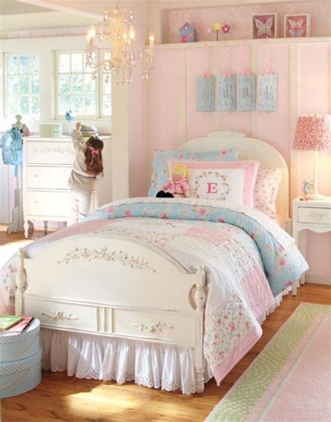Decorating a girl's room is more than throwing down a few unicorn pillows and putting up flowery wall. 15 Adorable Pink and Blue Bedroom for Girls - Rilane