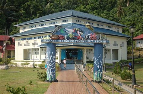 Dianggap sebagai salah satu pulau paling indah di dunia, tioman dengan latar belakang yang indah untuk pembuatan film terdapat oriental village di mana pengunjung dapat menikmati pertunjukan kebudayaan, menonton pawang ular dan naik gajah. 12 Tempat Menarik Di Pulau Tioman Untuk Percutian Pulau ...
