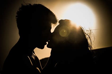 Images Gratuites Silhouette La Personne Lumière Du Soleil Amour Baiser Couple Romance