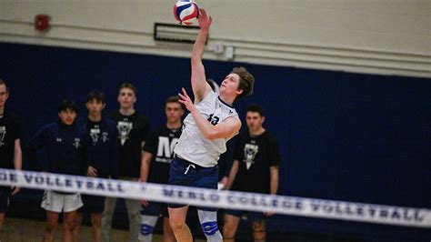 Men's Volleyball Back In Win Column After A Dordt Sweep - Menlo College