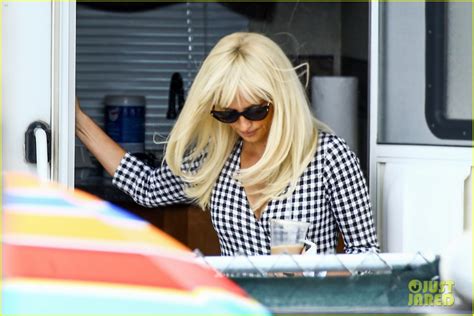 penelope cruz as donatella versace in american crime story first official photo photo
