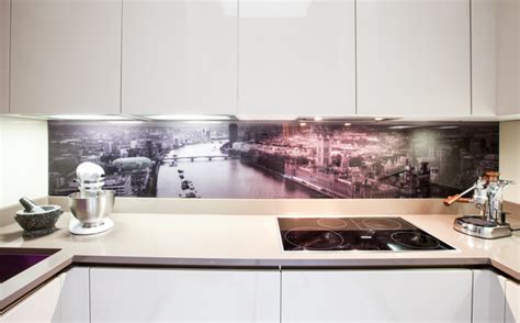 Our splashback range includes glass splashbacks, coloured glass panels and toughened mirrors. Glass Splashback contemporary kitchen - Contemporary ...