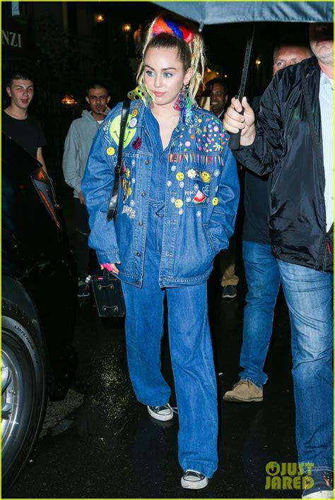Miley Cyrus Does Double Denim After Snl Rehearsal Photo 3474062