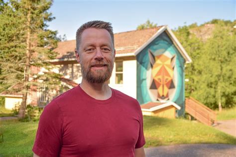 Fenrik geir aker fra kompani lauritzen er instruktør, veileder og foredragsholder. Gjengangeren - Montessori-skolen