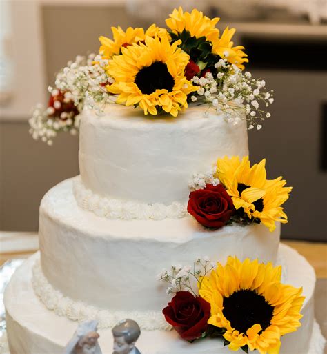 Sunflowers And Roses Wedding Cake I Made For My Son And His Wife ️
