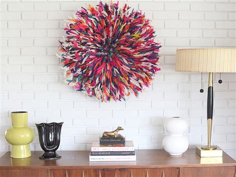 Antiques 1st quality juju hat 32 fuchsia african feather. Juju Hat- An African Wall Decor that Will Cozy Up Your ...