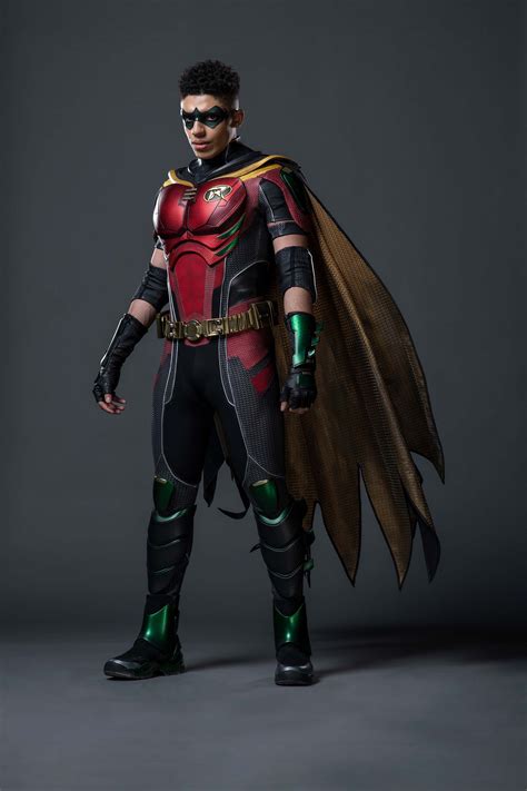 Hbo Maxs Titans Finally Debuts Tim Drakes Robin Costume Robin Tim