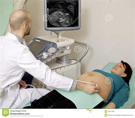 Femme Enceinte Obtenant L Ultrason Du Docteur Image Stock Image Du Sain Soin 34611887