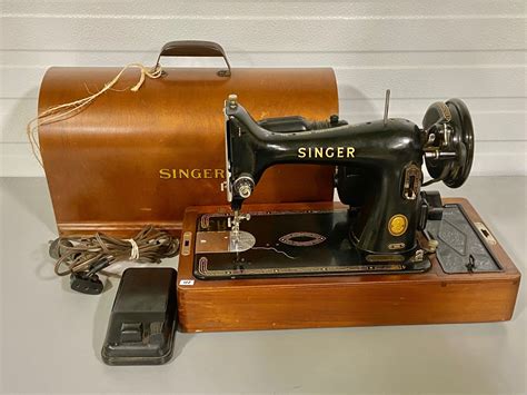 Antique Portable Singer Sewing Machine W Wood Case And Key