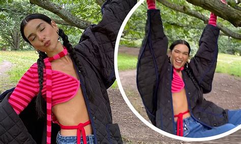 Dua Lipa Flaunts Her Taut Midriff In A Pink Cropped Jumper Daily Mail