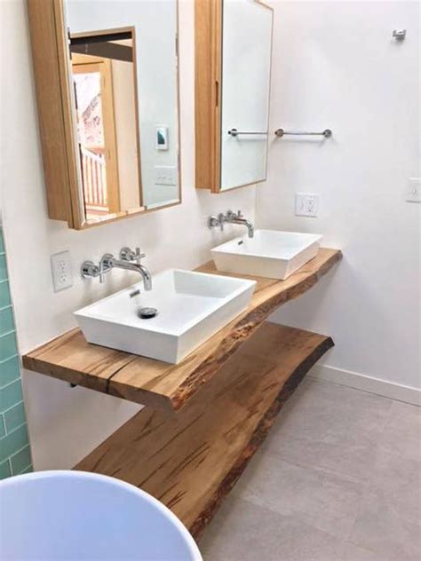 Un mueble de baño casero hecho con tablones de madera en bruto Wood Countertops Kitchen