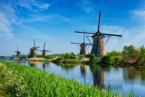 Holanda (en neerlandés, holland) ye una rexón histórica y una provincia asitiada na mariña occidental de los países baxos.dende 1840, ta estremada en dos provincies, holanda septentrional (holanda del norte) y holanda meridional (holanda del sur). 10 Visitas imprescindíveis para conhecer a Holanda | IATI Seguros