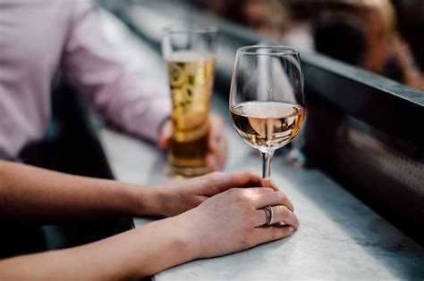8 Signs You Re Dating An Alcoholic And What You Can Do
