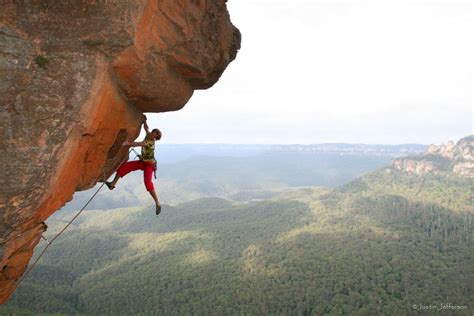20 Breathtaking Photos Of People Climbing Over The Mountains