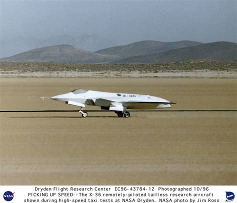 X 36 Ec96 43784 12 X 36 Tailless Fighter Agility Research Aircraft On