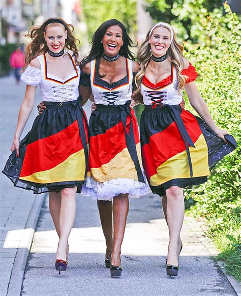 alemanha lança vestido para promover copa do mundo feminana fifa 2011 batom e futebol