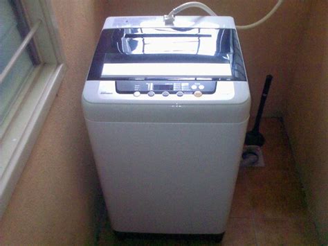 Istilah tersebut merujuk kepada mesin yang menggunakan air sebagai larutan cucian utama, tidak seperti cucian kering yang menggunakan bendalir pencuci alternatif. Machine World: Harga Mesin Basuh Automatik