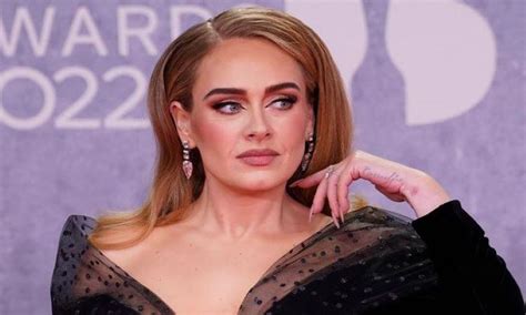 Adele Cracks Jokes Tells Fans To Order Drinks During Her Vegas Act