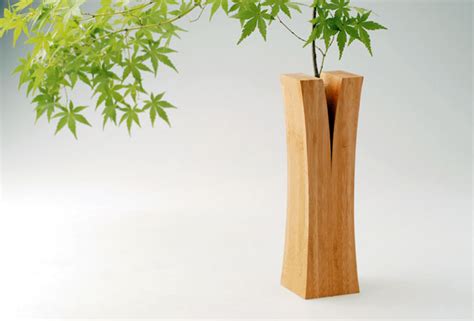 In a work of bamboo painting in ink, a skilled artist and calligrapher will paint a bamboo stalk or group of stalks with leaves. Lin Single Flower Split Bamboo Vase - So That's Cool