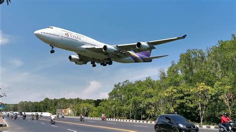 Pesawat Boeing 747 Thai Airways Landing Di Bandara Ngurah Rai Bali