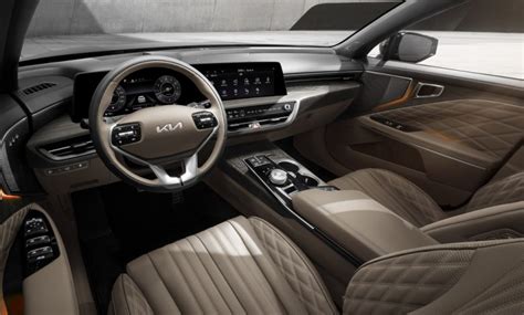 ستعمل سيارة كيا k8 2022 قياسياً بنظام دفع أمامي للعجلات ، كما أنها ستكون متوفرة مع نظام تعليق الكتروني مما يجعلها توفر راحة كبيرة في بعض الأوقات أو أداء رياضي في وقت. مقصورة كيا K8 .. الحداثة والتكنولوجيا فى سيارة الصالون ...