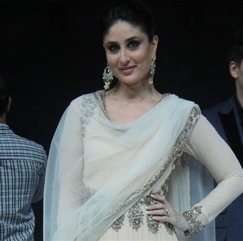 Kareena Kapoor In White Long Anarkali Dress With Heavy Earrings At Jhalak Dikhla Jaa 7 For
