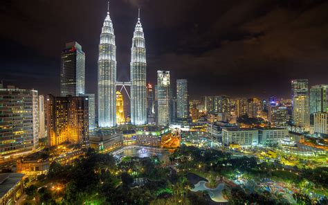 These companies have an estimated turnover of rm 5309.475 billions and employ a number of employees estimated at 4.61 millions.the company best placed in kuala lumpur in our national ranking is in position #3 in terms of turnover. Kuala Lumpur HD Wallpapers