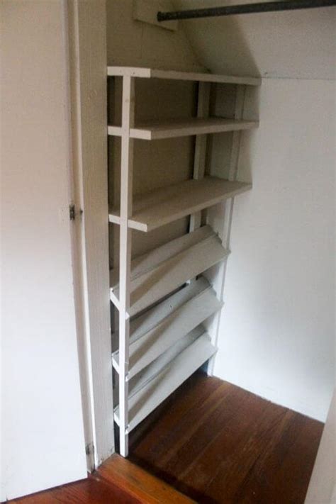 I built this awesome shoe storage cabinet and it's the first piece in an entire modular closet storage system! DIY shoe and sweater storage idea for small closets ...