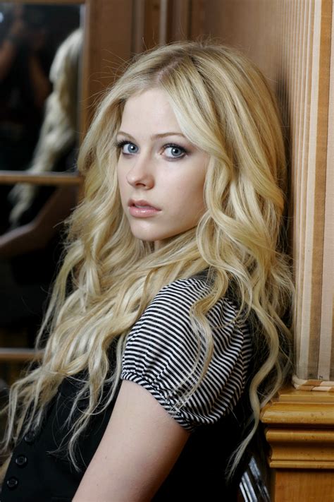 Professional rocker, singer songwriter, clothing designer and philanthropist. women, blonde, long hair, Avril Lavigne, musician, singer, looking at viewer, portrait display ...
