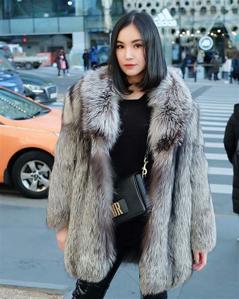 Épinglé Sur Asian In Fur Coat
