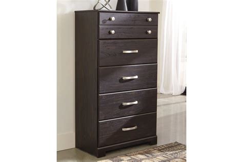 Reylow Chest of Drawers | Ashley Furniture HomeStore | Brown chest of drawers, Large drawers 