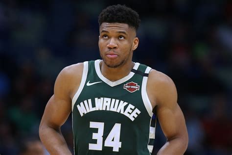 Latest on milwaukee bucks power forward giannis antetokounmpo including news, stats, videos, highlights and more on espn. Milwaukee Bucks: 5 reasons Giannis Antetokounmpo should re-sign